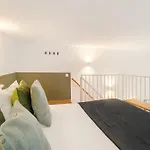 Whome Lisbon's Elite A Stylish & Modern W Patio Apartment