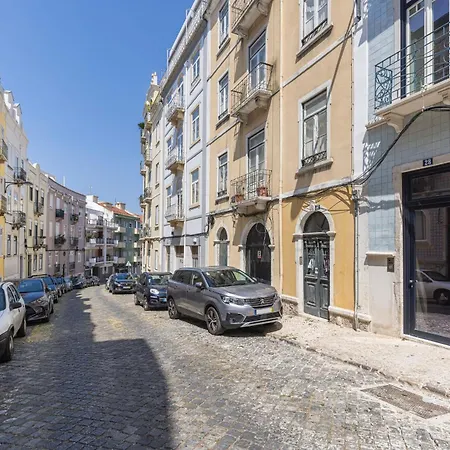Whome Lisbon's Elite A Stylish & Modern W Patio Apartman *