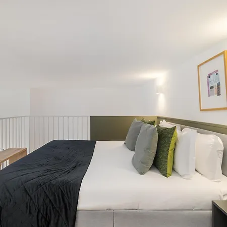 Apartment Whome Lisbon's Elite A Stylish & Modern W Patio *