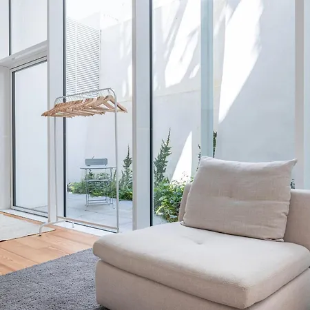 Whome Lisbon's Elite A Stylish & Modern W Patio Apartment *