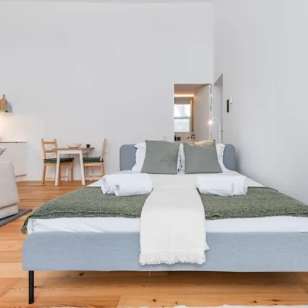 Apartment Whome Lisbon's Elite A Stylish & Modern W Patio