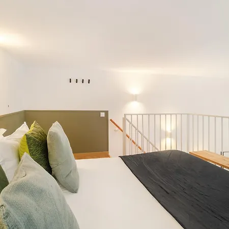 Whome Lisbon's Elite A Stylish & Modern W Patio Apartment